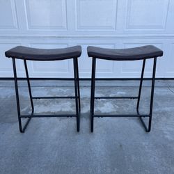 2 Bar Stools Brown Saddle Seat Black Metal Frame