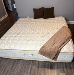 Saatva RX Mattress-, King, Like New, Perfect Condition