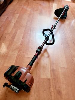 ~TORO GAS WEED TRIMMER IN GREAT WORKING CONDITION TURNS ON FAST AND EASY~