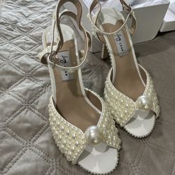 Pearl Ladies Shoes.   Brand New 