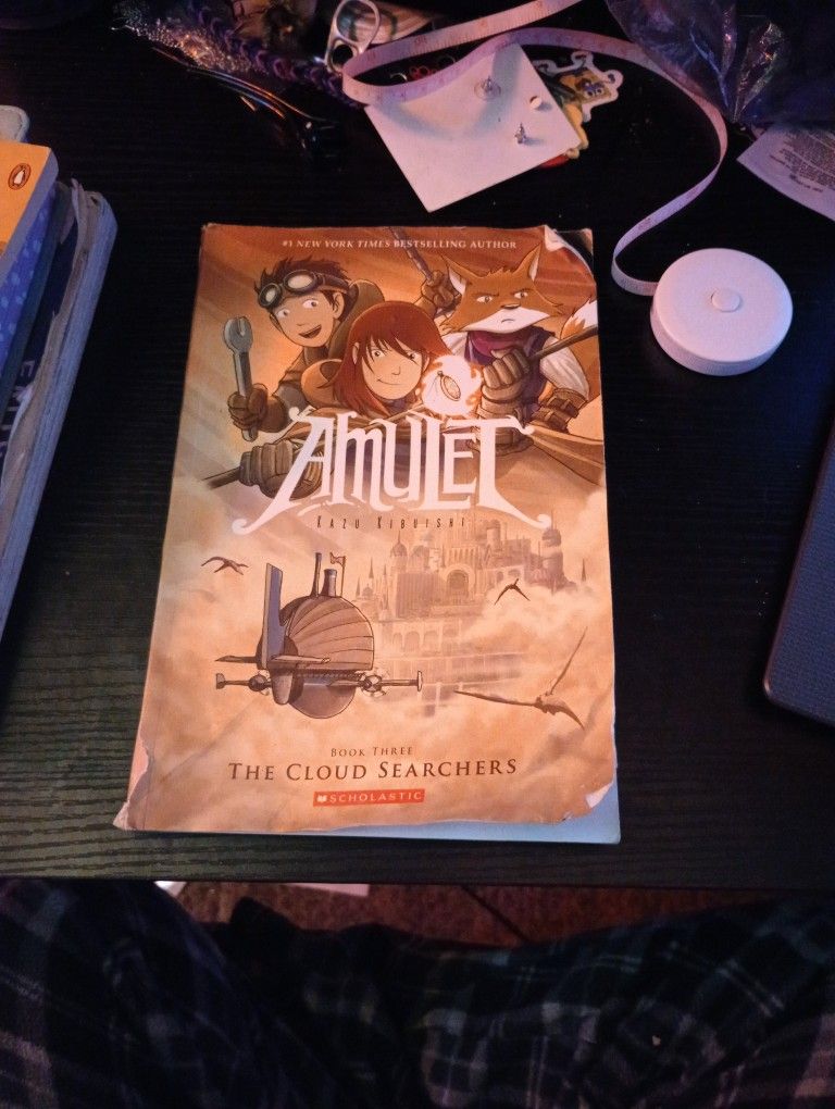 Amulet Kazu Kibuishi (The Cloud Searches)