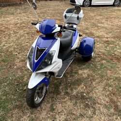 2012 Moped Trike Scooter 3 Wheels 50CC 4137 Miles
