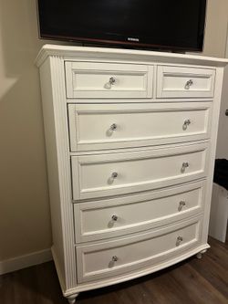 White room dresser