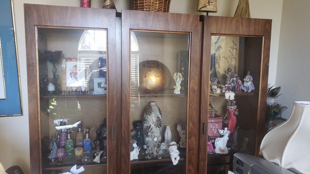 Lighted 70"s Curio