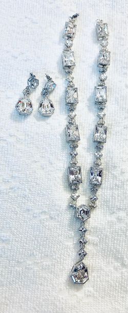 Bling bling bling. Incredible 1980 diamond light necklace.