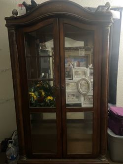 Showing cabinet