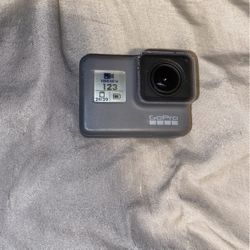 Go Pro Hero 5 With Accessories 