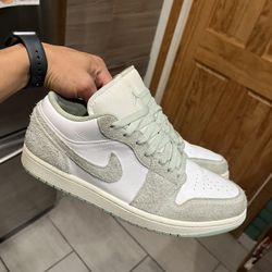 Nike Jordan 1 Low Sea Foam Size 10.5