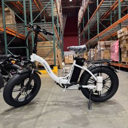 Folding electric bicycle