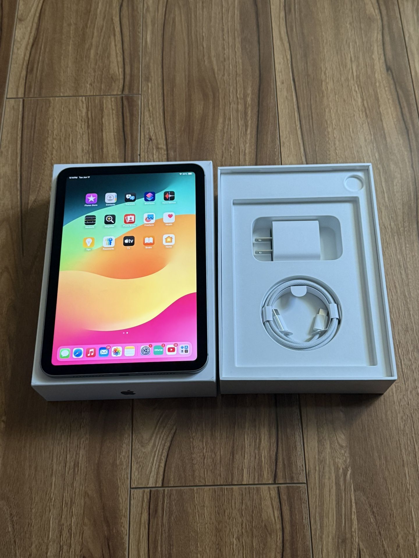 iPad Mini 7th Generation 128 GB WiFi/ Cellular ( New Model)