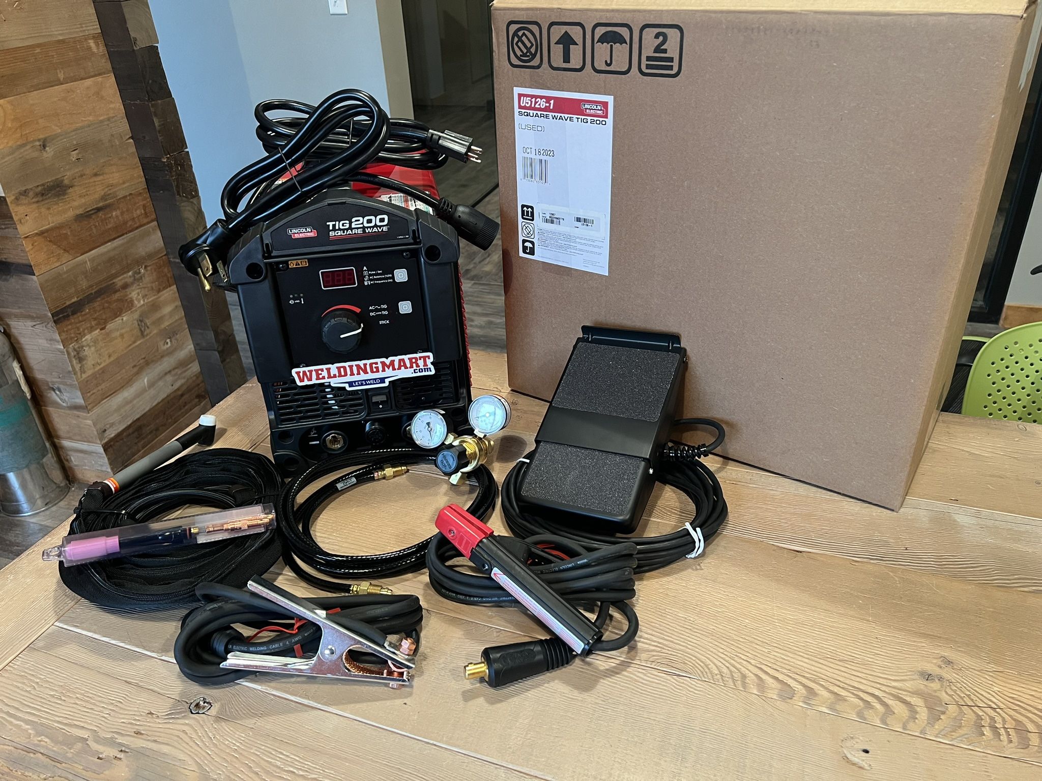 Lincoln Square Wave TIG 200 Welder Package