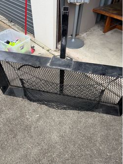 Trailer hitch cargo carrier