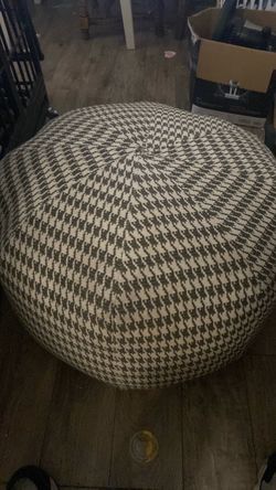 Houndstooth Round Pouf Ottoman