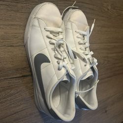 FREE Nikes Men’s Size 10