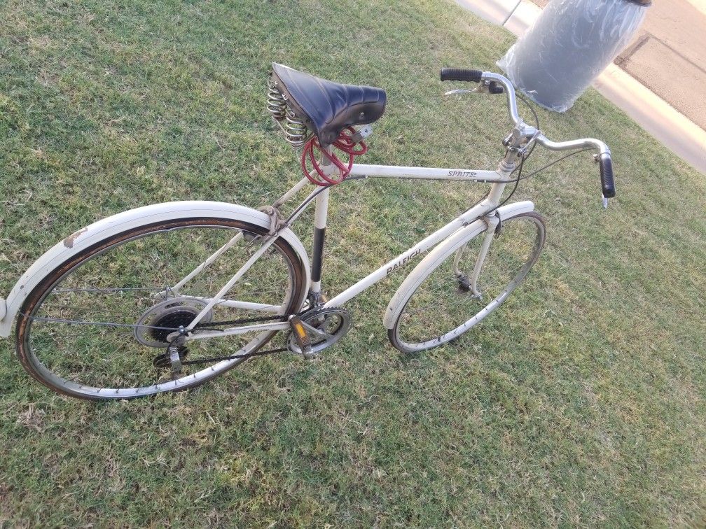 Vintage Raleigh Made In England, Needs Tires Tubes Ding On Rear Wheel Fan shop