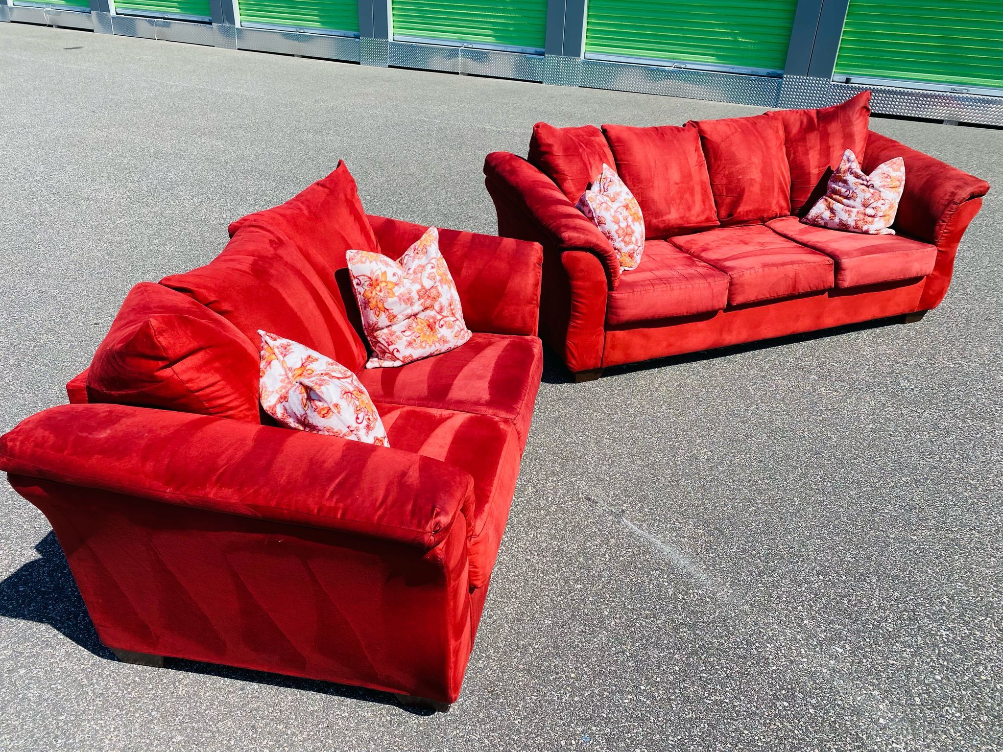 FREE DELIVERY - Cambridge Traditions 2-Piece Set: Sofa and Loveseat in Red Brick 🧱 NEW CONDITION