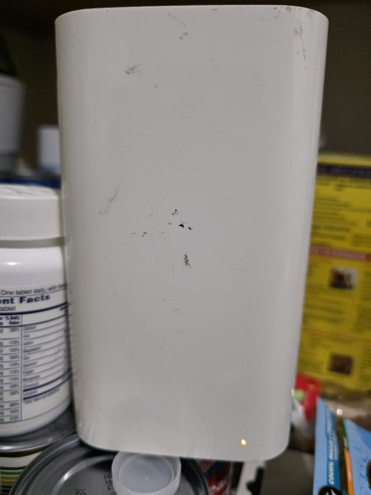 Apple AirPort Extreme Base Station (A1521) -USED