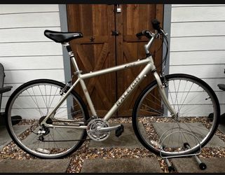 19” Like NEW Raleigh C40 Hybrid Bike