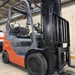TOYOTA M8 forklift for sale 5500 lb, side shift 