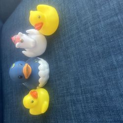 Little Baggy Containing 4 Rubber Ducklings