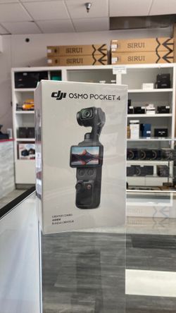 DJI Osmo Pocket 4 Creator Combo
