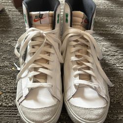 Nike Blazer Mid 77 Premium Size 9