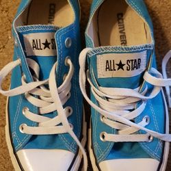 Womans Size 7 Converse