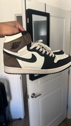 Air Jordan Retro 1 High Dark Mocha Sneakers