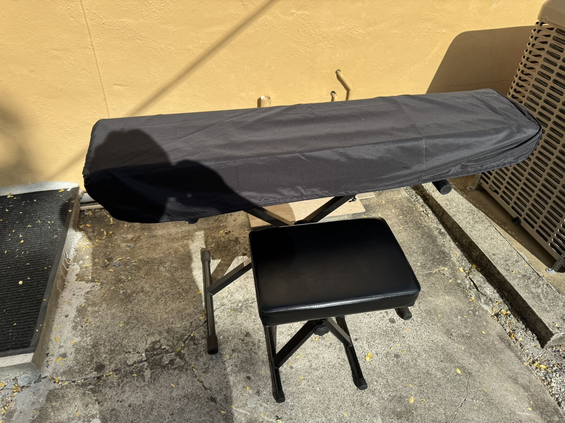 Piano, Yamaha, con Stans Estuche, y asiento