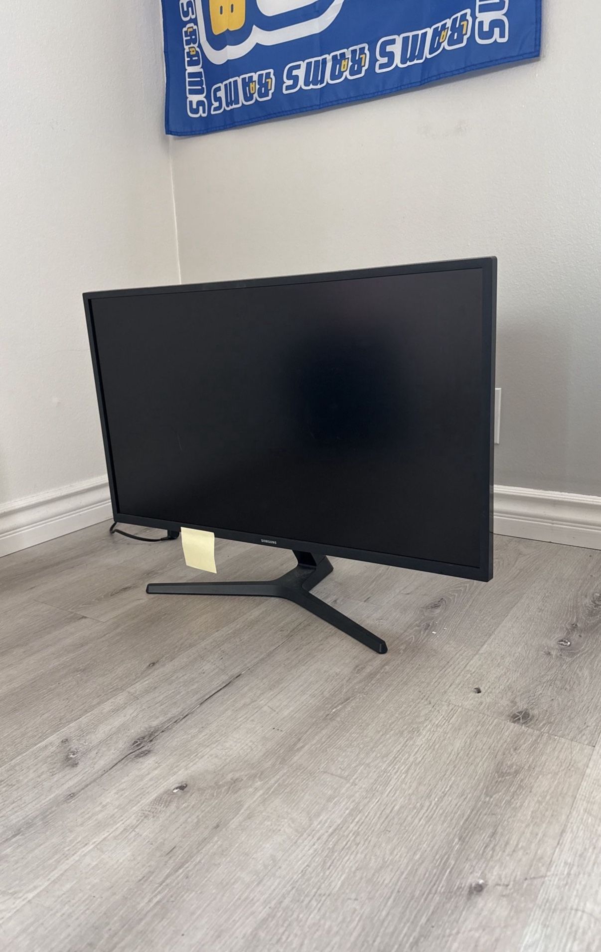 Samsung 32” Computer Monitor Screen