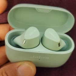 Jabra Elite 4 Active - True Wireless Sports Earbuds. Good working ,charging cable.