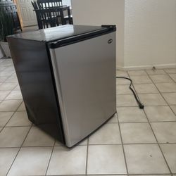 Mini Fridge 