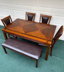 LIKE NEW 6-PC DINING SET (DINING TABLE, PADDED BENCH AND AND 4 PADDED CHAIRS) (EXCELLENT CONDITION)
