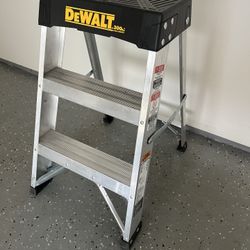DeWalt 3-Step Ladder – 300 lb Capacity – Heavy Duty 