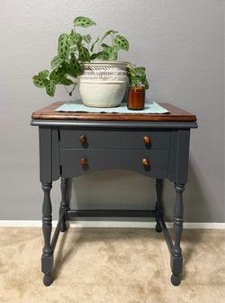 Refinished Vintage Sewing/Craft Table – Fold-Out Leaf & Vintage sewing machine