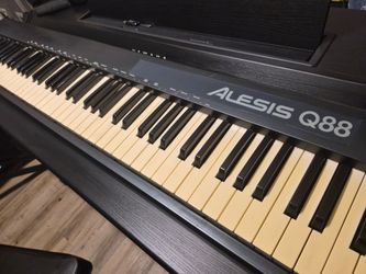 Keyboard Alesis Q88 Midi Controller