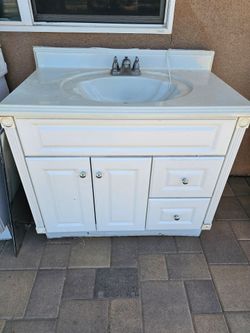 Bathroom single sink vanity