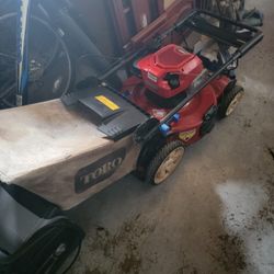  Toro self propelled lawn mower with bag