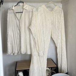 Cream/ivory colored pleated satin type 2-piece set Showpo size US 6