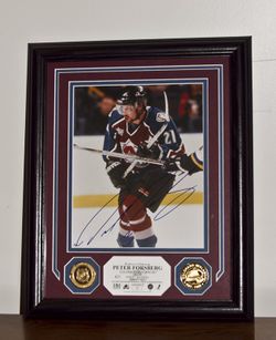 Autographed Colorado Avalanche Peter Forsberg photo mint
