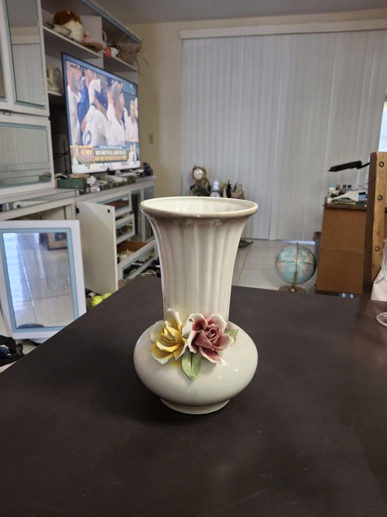 Beautiful Vintage Capodimonte Creazioni Savastano Made In Italy 🇮🇹  Ribbed Rose Flower Vase 10"H SEE DESCRIPTION 