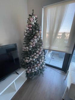 Christmas Tree Prelit