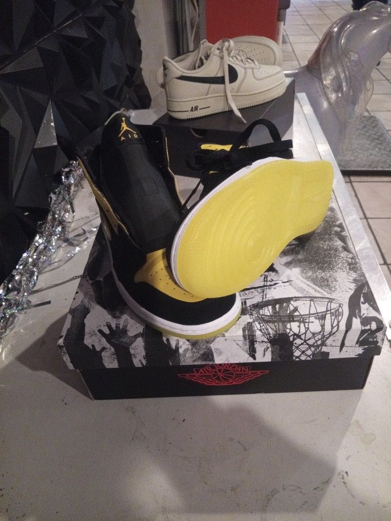 Air Jordan Mid SE