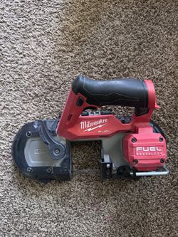 Milwaukee M12 Compact Bandsaw