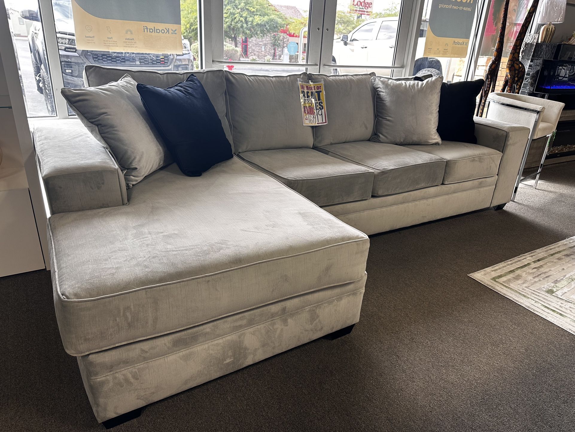 Elegant Grey Sectional! $1599 🩶🩷🛋️
