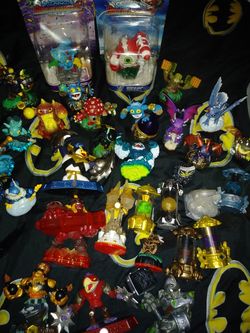 Tons of skylanders, crystals, portals and disks. Complete collection for xbox