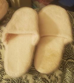 LIGHT PINK SLIPPERS