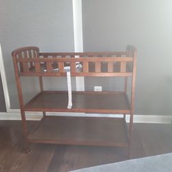 FREE Baby Diaper Changing Table