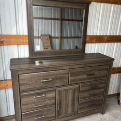 Ashley Juararo Dresser w Mirror 
