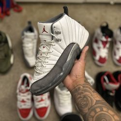 Jordan Retro 12 white dark Grey ( size 8.5)